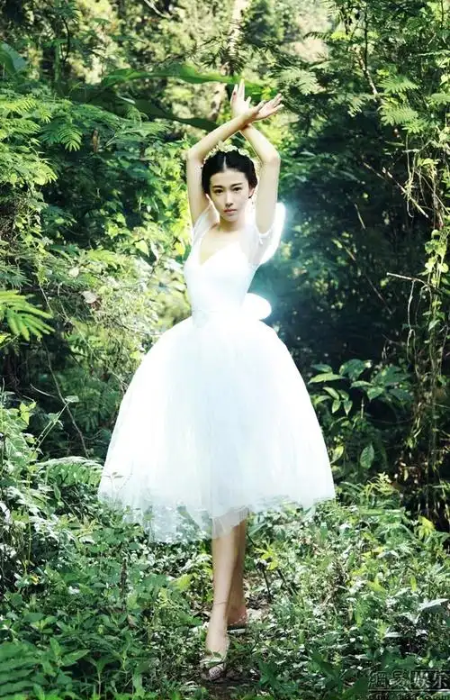 张辛苑最新写真