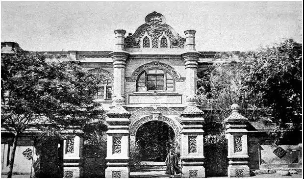 图1-2  北京女子师范学校正校门