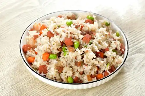 一盘火腿肠肉炒饭 火腿肠肉炒饭