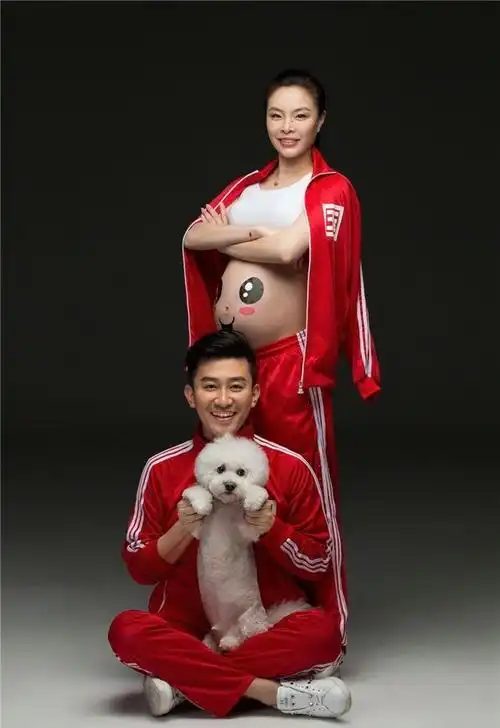 跳水女神吴敏霞和老公张效诚合拍孕妇照