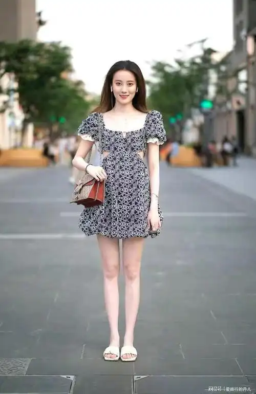盘点杭州美女的多种印花裙穿搭让你轻松摆脱土气秀出气质