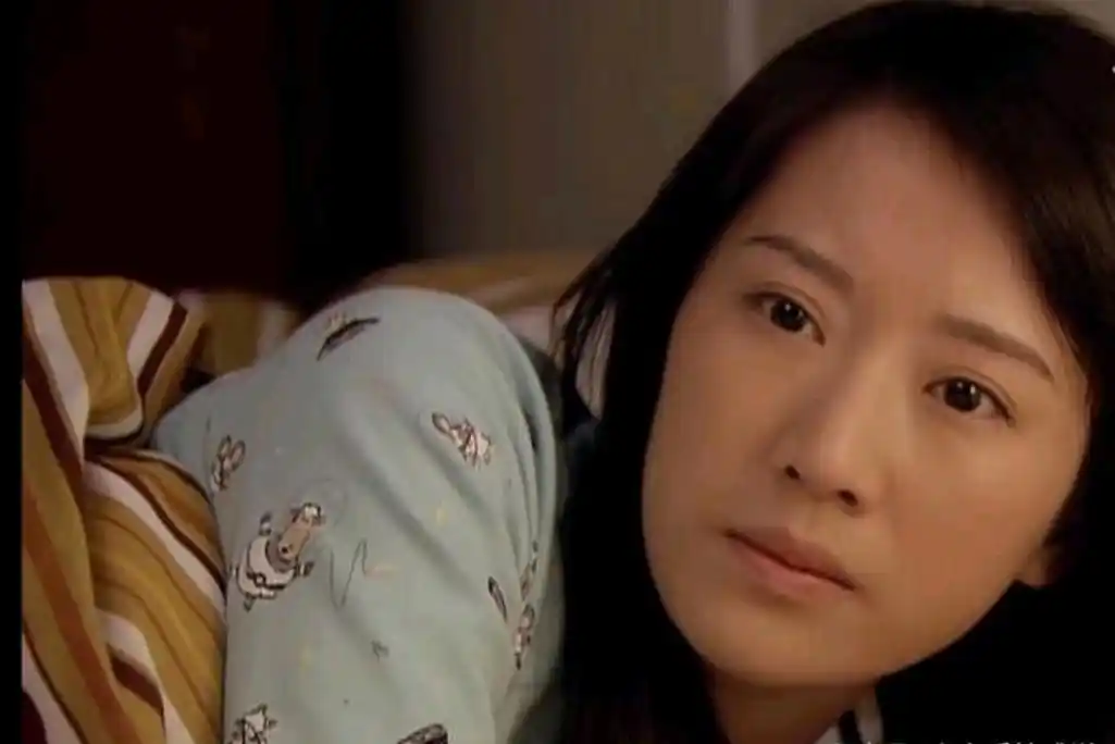 《蜗居》:海藻借六万块给海萍后的反应,才是对人性最大的讽刺