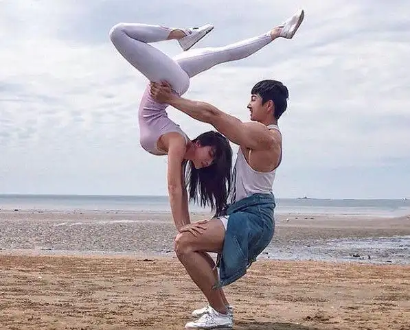 健身圈里的情侣,颜值高身材好,虐哭单身狗