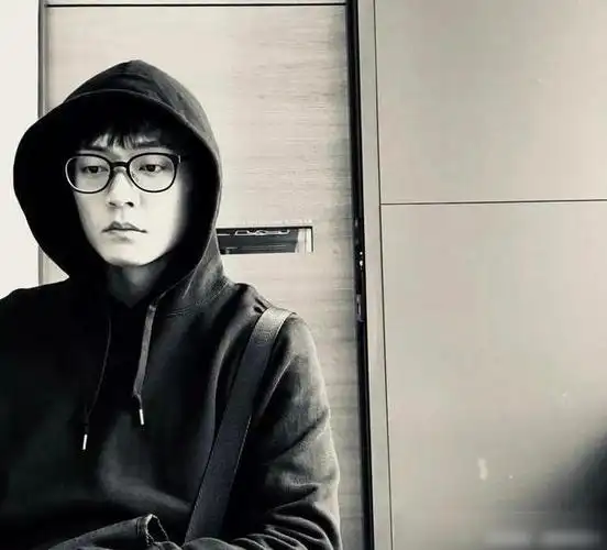 张振朗是今年tvb最受力捧男艺人地狱黑仔王翻身成人生赢家