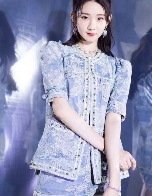 张艺凡"芭蕾腿"惹争议?