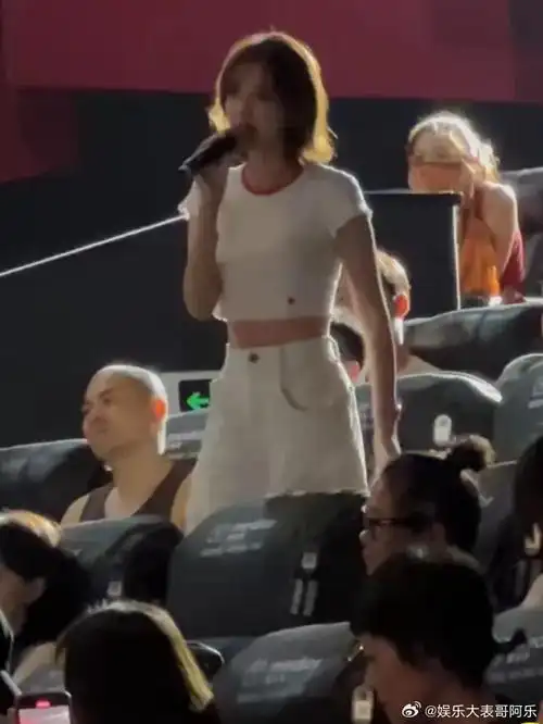 唐艺昕第一次看张若昀新片一直哭