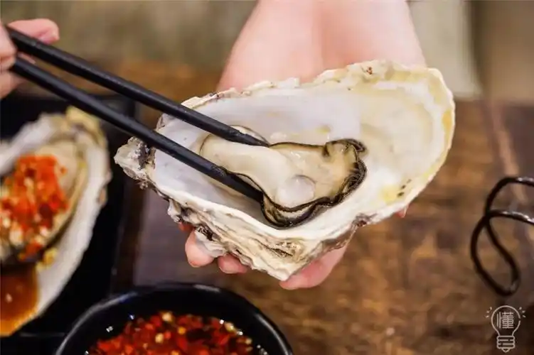 城西这家深夜食堂,我吃到了三两大的生蚝,plus版小龙虾!