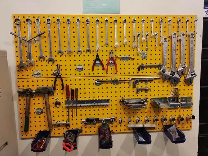 整齐划一的工具板是斜井党员王虎强的杰作