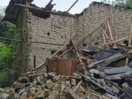 宁乡村干部夜查劝村民转移,次日凌晨房屋倒塌