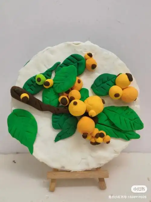 金灿灿的枇杷超轻粘土作品