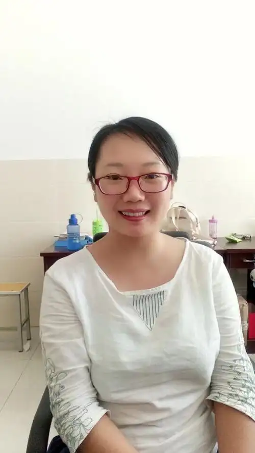 李佳婷,女,小学英语教师.