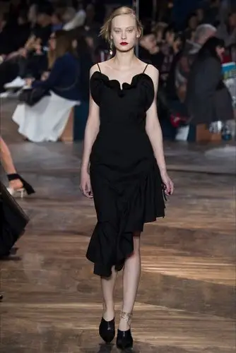 christian dior(迪奥)于巴黎时装周发布2016春夏高定系列