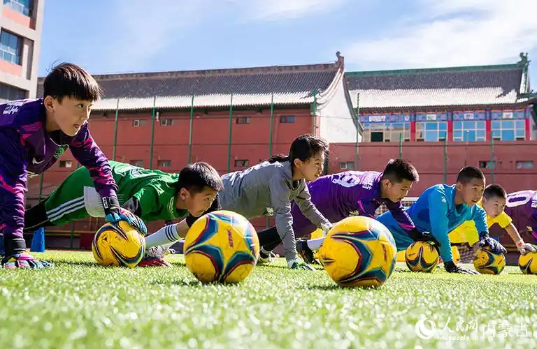 呼和浩特青少年足球守门员公益培训班开班