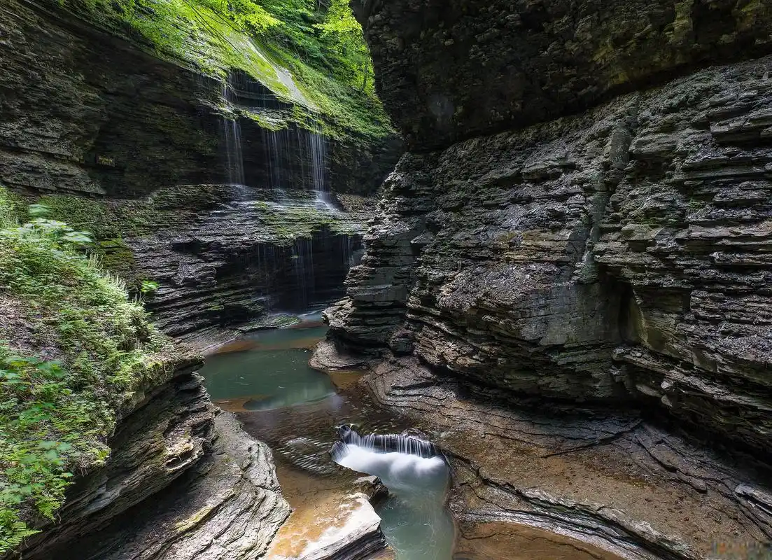 湖北宣恩狮子关景区 湖北宣恩狮子关景区是一个非常壮观的旅游景点