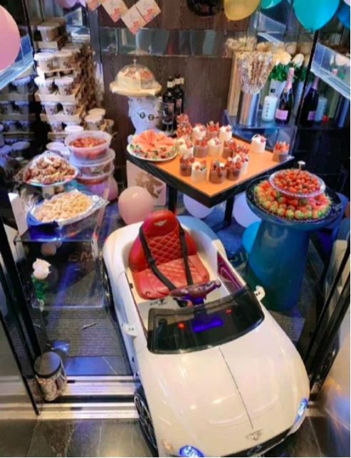 上海富人隔离期奢侈生活曝光可我更关心那个住烂尾楼的女人