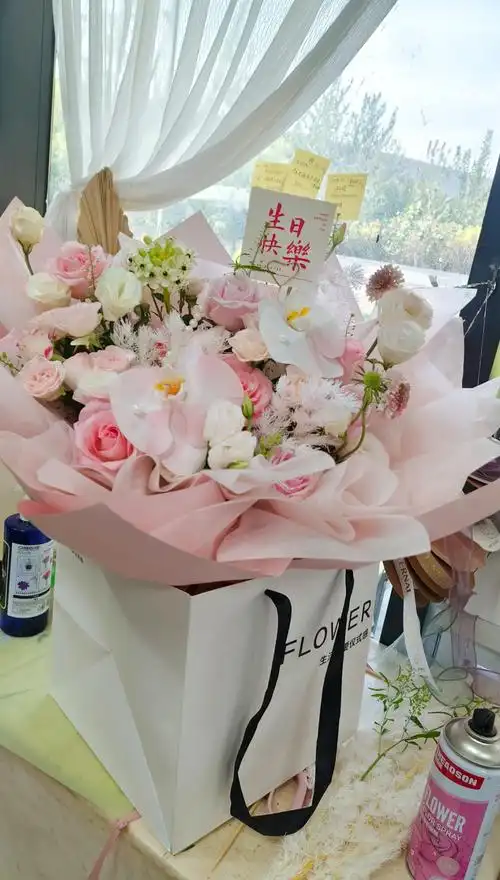 每岁每礼  欢喜且柔美
#高端私人订制#生日花礼#混搭生日花礼#送女