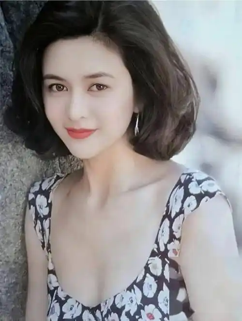 "香港第一美女",关之琳巅峰时期魅力有多大,看完照片就知道了