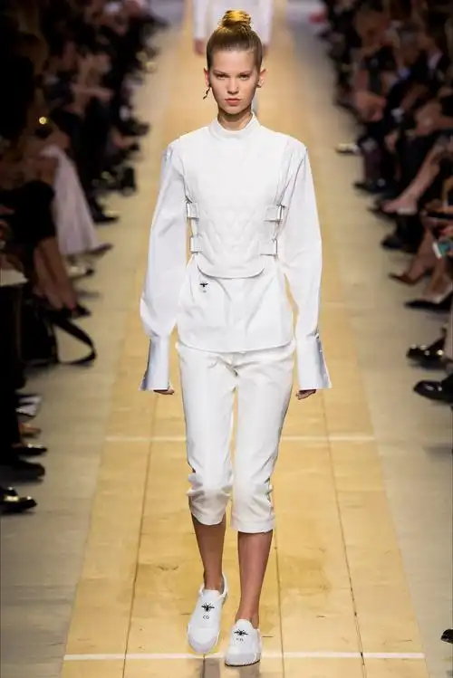 christian dior(迪奥)2017巴黎时装周春夏发布秀 女权主义