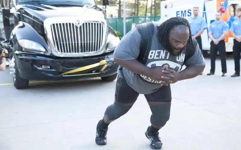 世界上最强壮的男人,痛苦堂堂主马克亨利的高能时刻!