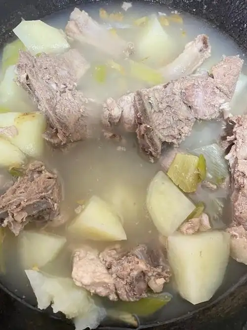 懒人土豆排骨汤的做法
