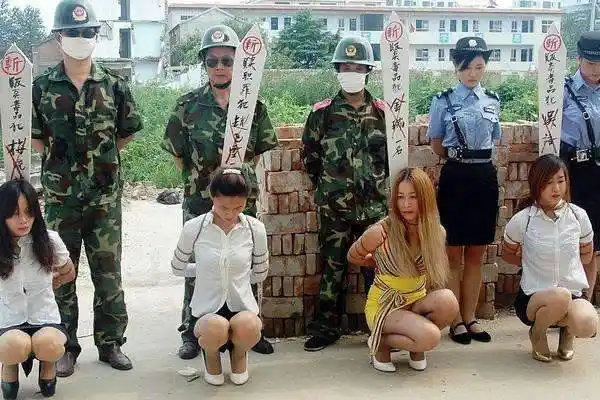 死刑犯行刑时,为什么法警总是会戴口罩"蒙面"?解开多年疑惑