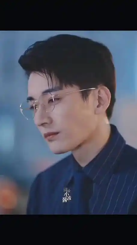 刘学义戴上眼镜的莫总荷尔蒙爆棚,成熟稳重又温柔