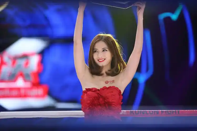 国内搏击格斗赛事极品举牌女郎宝贝