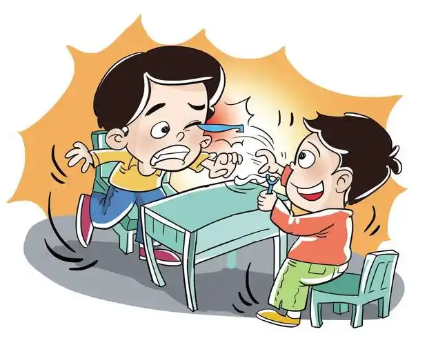 学生课间打闹致视力受损 责任由谁来承担?