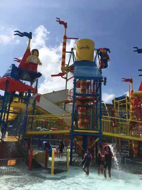 乐高水上乐园,上面的桶水满了会倒下来!好嗨!