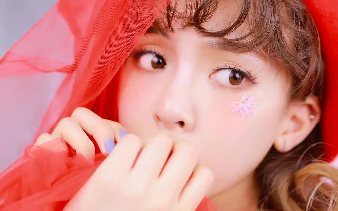 日系少女可爱甜美写真高清图片壁纸