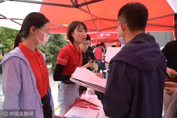 微摄第一现场|全国七十二所高校招生老师在呼和浩特进行招生计划宣讲