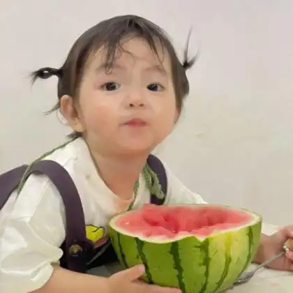 可爱萌萌哒吃货小女孩头像图片,吃西瓜的小女孩萌翻了