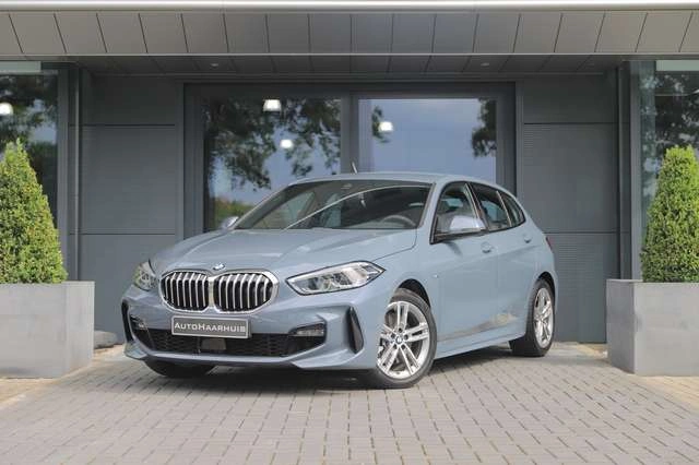 全新宝马1系两厢版,水泥灰涂装,运动感强烈