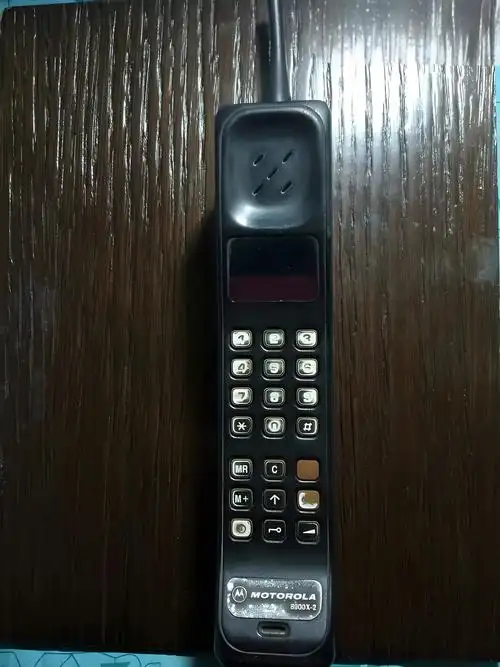 data-lemmaid="206740">摩托罗拉品牌下的一款揭盖式手机,于1995