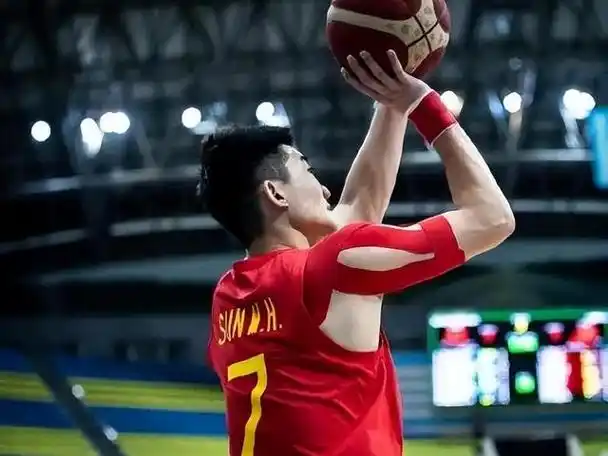 打破记录!郭艾伦的惊人投篮表演