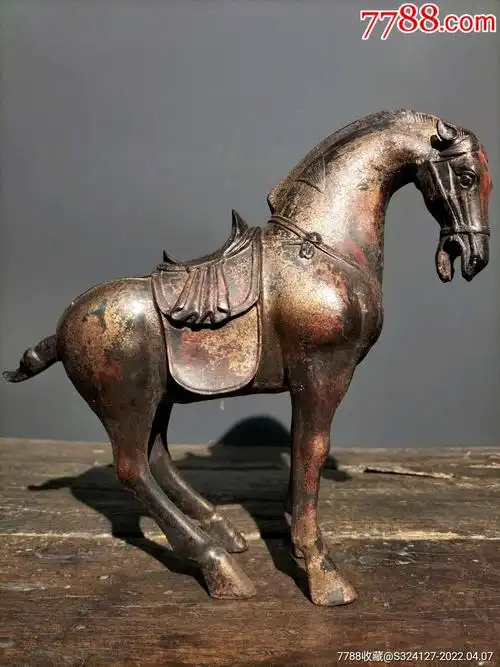 老铜马摆件