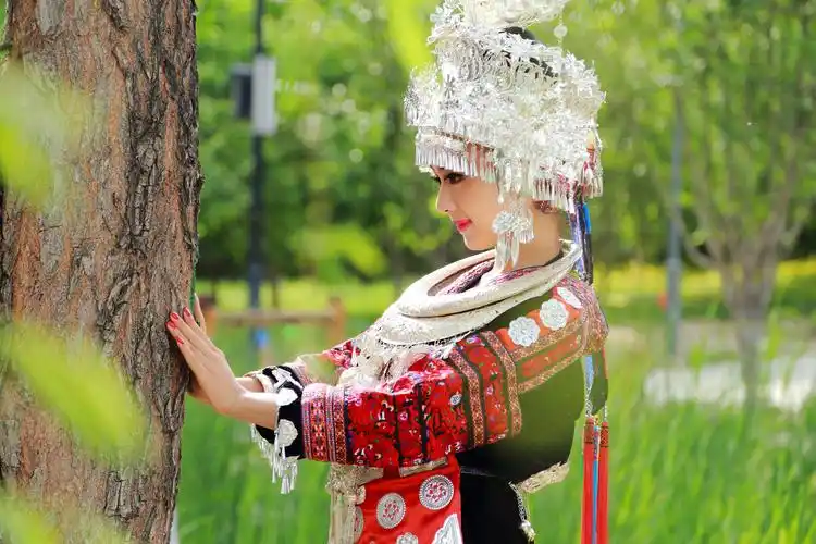 【转载】民族之花< >