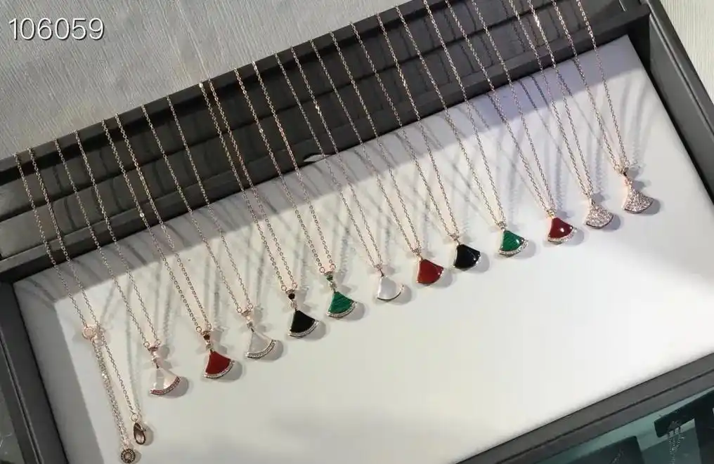 bv裙子项链短裙