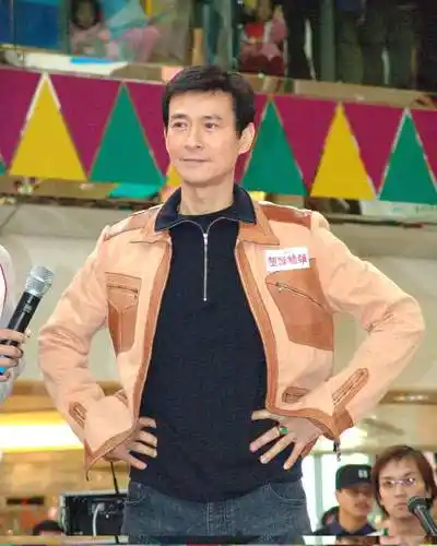 丁蟹效应魔咒缠身 郑少秋新剧开播股市跌?