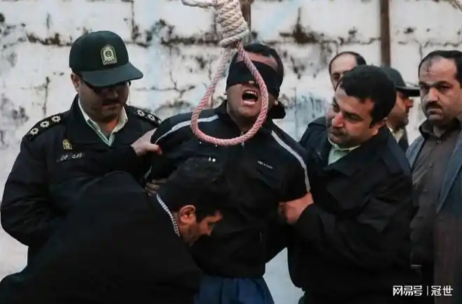 伊朗处决一名英国人用吊车代替断头台进行绞刑