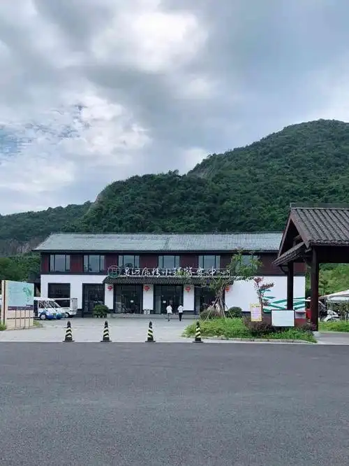 打分 现在到处都是游客服务中心~~不过服务质量一般般