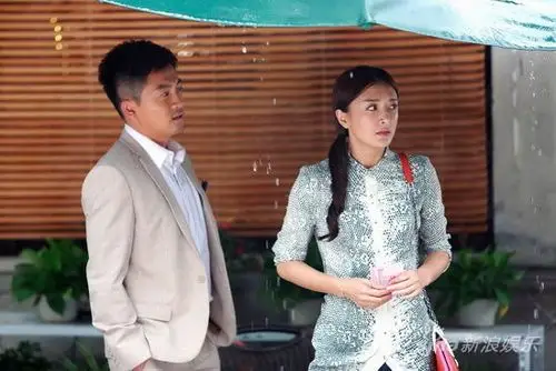 《非缘勿扰》首播 秦岚成女版郭德纲