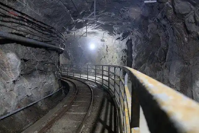 矿洞实拍:曾被日本掠去20万吨金矿的"亚洲第一金山"内景