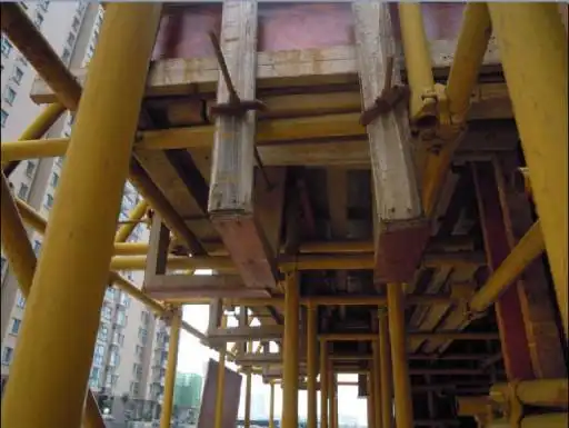 关于模板支撑系统梁底加固方式的探讨