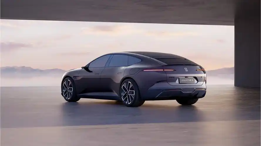 阿维塔12正式量产下线 计划年底前启动交付_中华网汽车