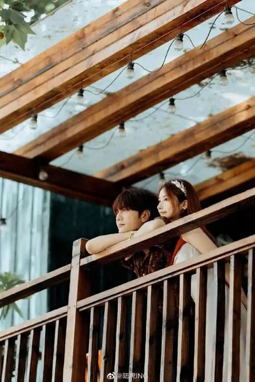 陆虎与女友领证 晒甜蜜写真幸福美满惹张远狂羡慕