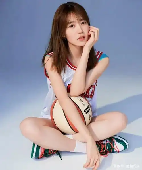 美女主播吴迪晒篮球服照颜值气质出众被赞是最美赤木晴子
