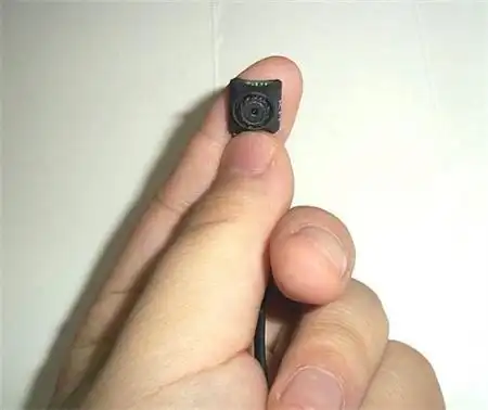 微型摄像头是现代高科技的产物,又名微型监控器,具有体积小,功能强大