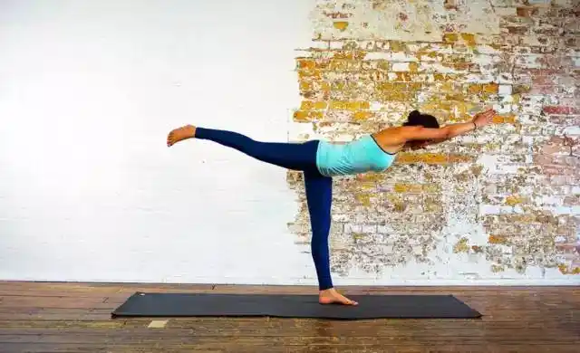 瑜伽体式——战士一式