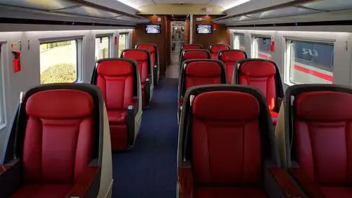 其它 近观五彩巨龙 写美篇  总的来说复兴号相比和谐号在舒适度上有了